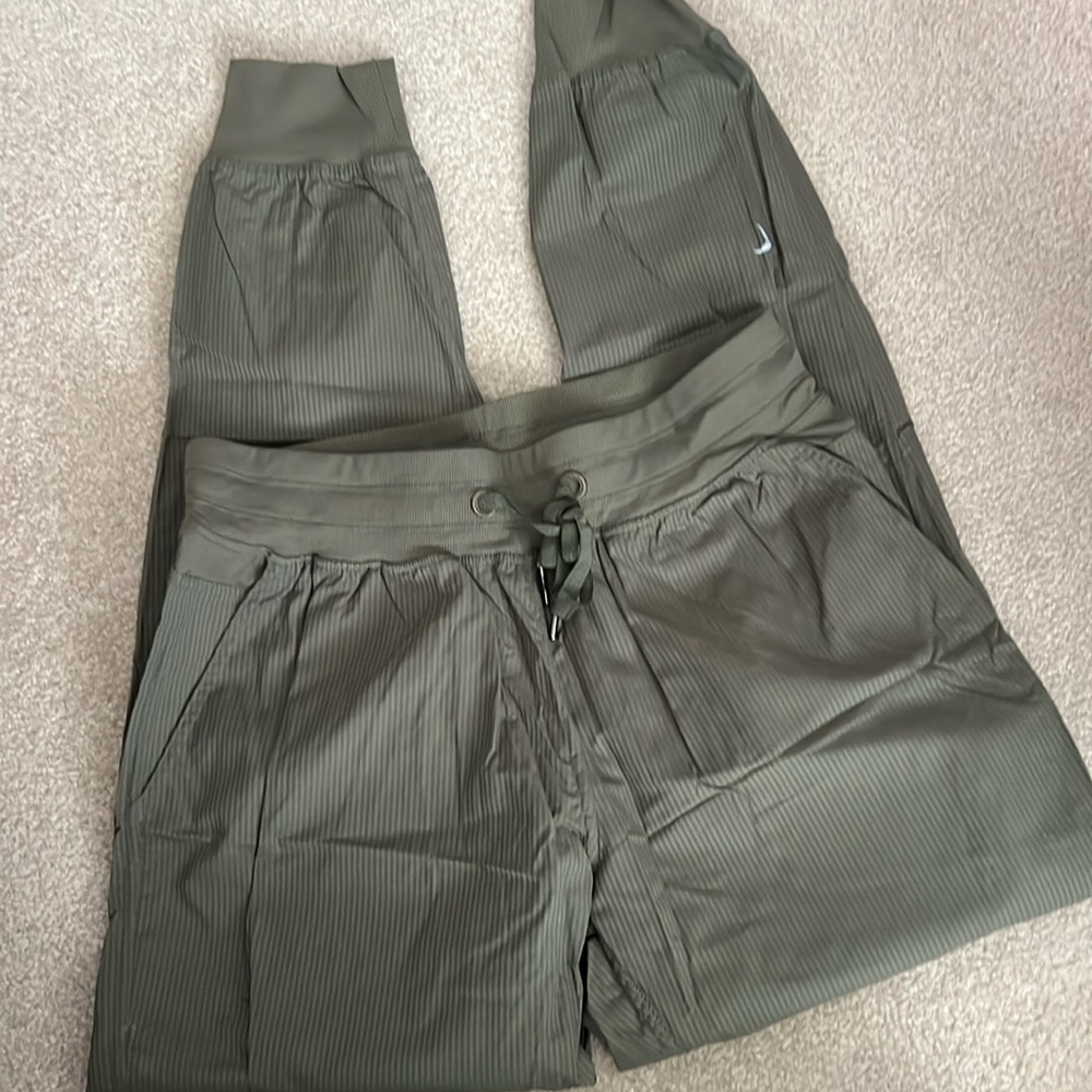 Zyia joggers